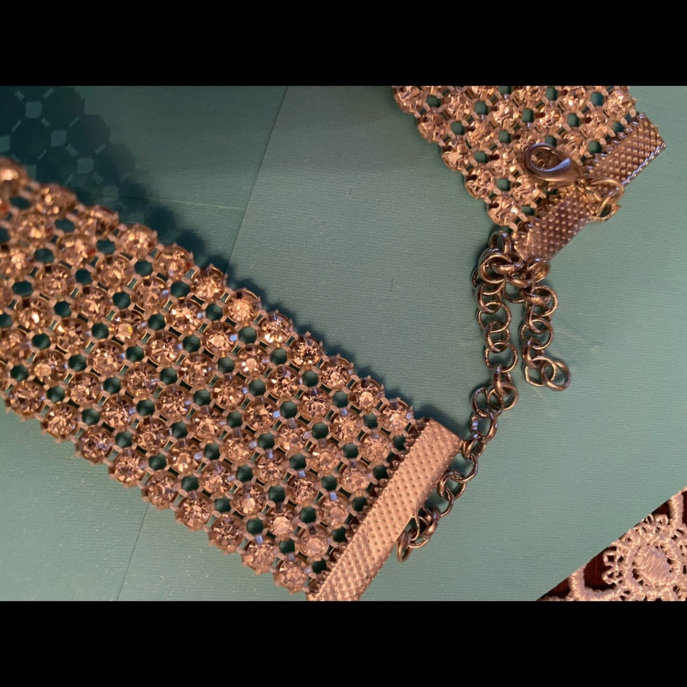 Chokers - Picture 4 of 16